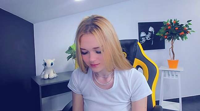 _SnowWhite naked stripping on cam for live sex video chat