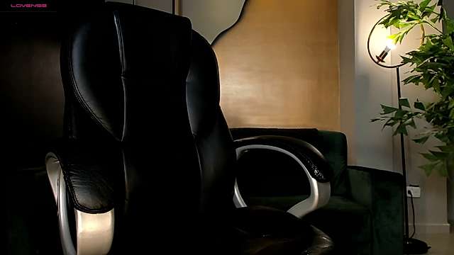SophieHunt naked stripping on cam for live sex video chat