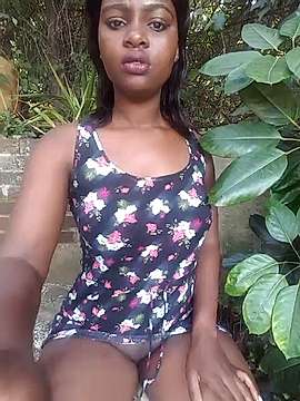 SweetLatoya naked stripping on cam for live sex video chat