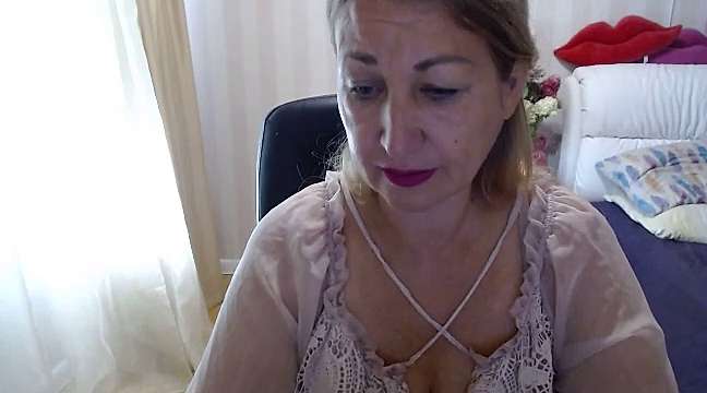 Albina_Me naked stripping on cam for live sex video chat