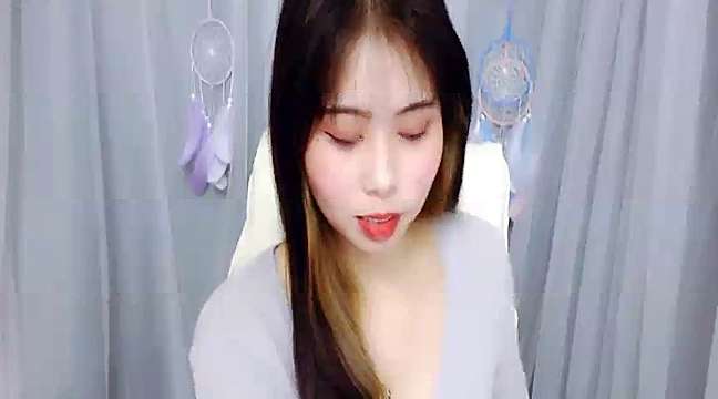 _Apple_Tree naked stripping on cam for live sex video chat