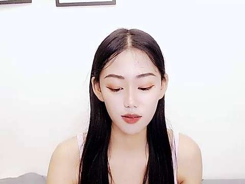 Cute_rosee naked stripping on cam for live sex video chat