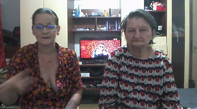 delicateMilfx naked stripping on cam for live sex video chat