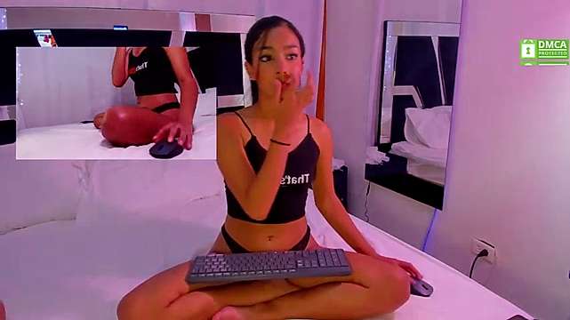 Effy_Lee_ naked stripping on cam for live sex video chat