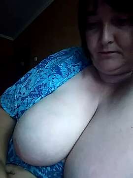Essichka naked stripping on cam for live sex video chat