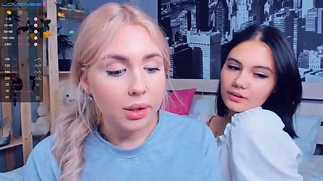 GloriyaKaily naked stripping on cam for live sex video chat
