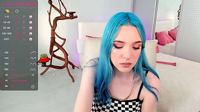 hanna_love13 naked stripping on cam for live sex video chat
