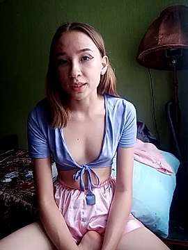 Julia_Starr naked stripping on cam for live sex video chat