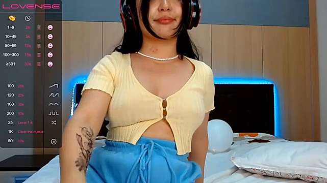 minimme naked stripping on cam for live sex video chat