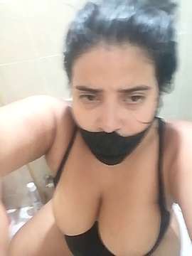 sara_brunette naked stripping on cam for live sex video chat