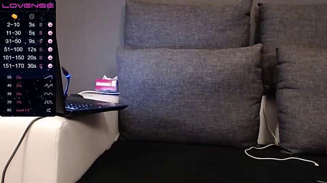 Sarahbeurettesoumise naked stripping on cam for live sex video chat