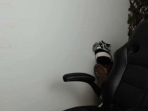 sexy_mature69 naked stripping on cam for live sex video chat