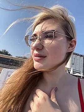 Snowdroppie naked stripping on cam for live sex video chat