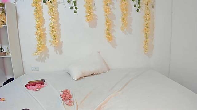 Sussan6 naked stripping on cam for live sex video chat