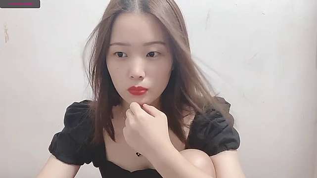 YY-001 naked stripping on cam for live sex video chat