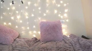 AAAmy_Cute naked stripping on cam for live sex video chat