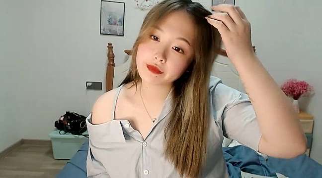 AK-LiLi naked stripping on cam for live sex video chat