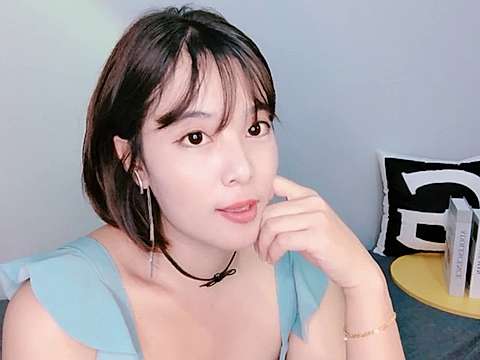 __Belle__ naked stripping on cam for live sex video chat