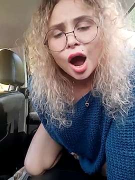 Curly_De naked stripping on cam for live sex video chat