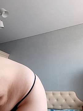 FrenkyFrase naked stripping on cam for live sex video chat