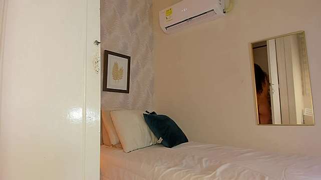 isa_diamond naked stripping on cam for live sex video chat
