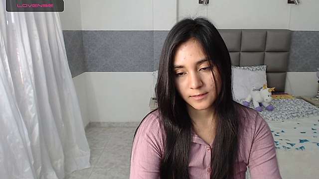 Melaniebaker naked stripping on cam for live sex video chat