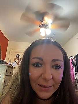 MissShoe naked stripping on cam for live sex video chat