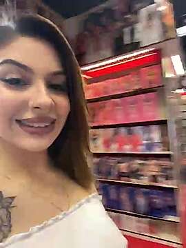 _PrettyPoison_ naked stripping on cam for live sex video chat