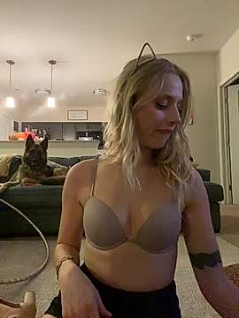 samanthajames22 naked stripping on cam for live sex video chat