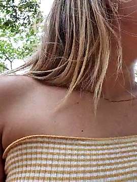 Sexy-Kate naked stripping on cam for live sex video chat