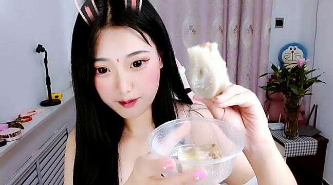 TwLuna naked stripping on cam for live sex video chat