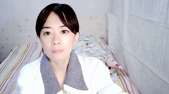 amilili naked stripping on cam for live sex video chat