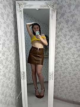 BettyPop naked stripping on cam for live sex video chat