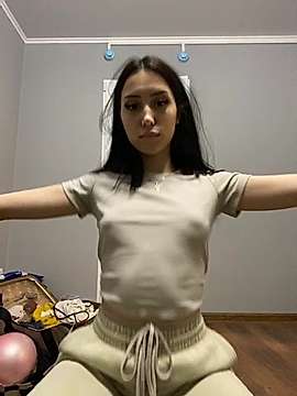 CandyyyGirll naked stripping on cam for live sex video chat