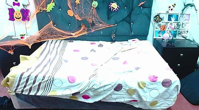DominicAndVioleta naked stripping on cam for live sex video chat
