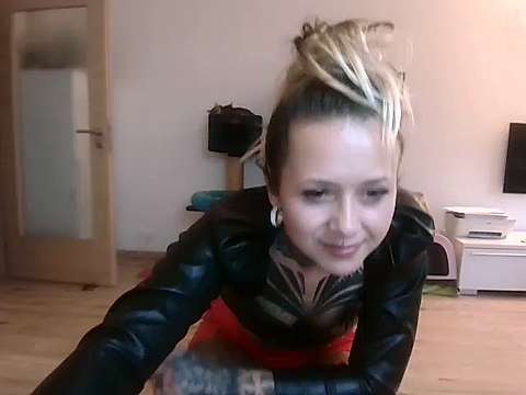 G0ldenC0bra naked stripping on cam for live sex video chat