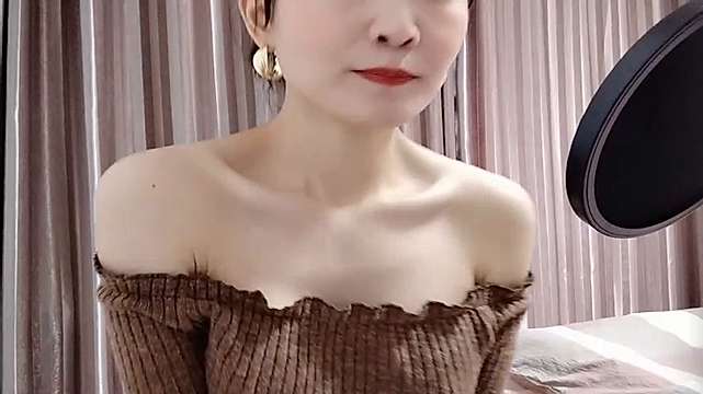 Gloria-annie naked stripping on cam for live sex video chat