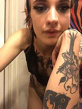 macabrelilbee naked stripping on cam for live sex video chat