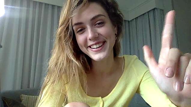 _mwah_x naked stripping on cam for live sex video chat