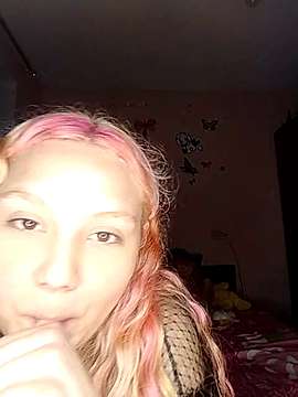 Stacey-Henderson naked stripping on cam for live sex video chat