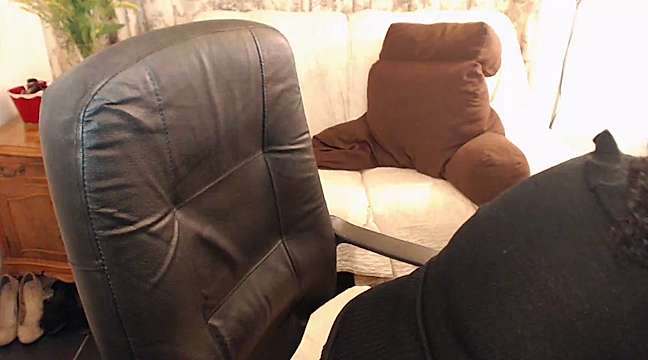 SuyLola naked stripping on cam for live sex video chat