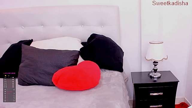sweetkadisha naked stripping on cam for live sex video chat