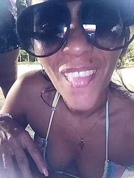 SweetsAndTastyy naked stripping on cam for live sex video chat