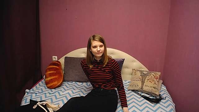 GwenJoestar naked stripping on cam for live sex video chat