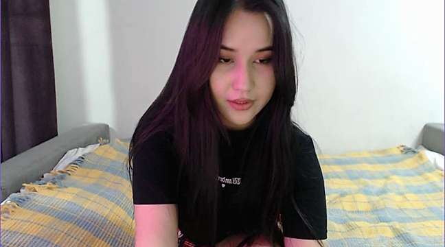 Kanikrepss naked stripping on cam for live sex video chat