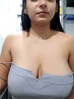 Orianazoe naked stripping on cam for live sex video chat