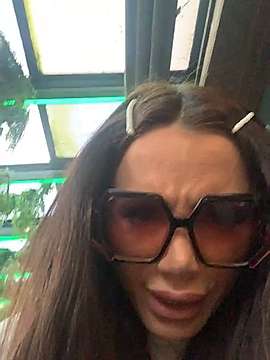 NicolleDiamondd naked stripping on cam for live sex video chat