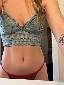 scarlettsuniverse1 naked stripping on cam for live sex video chat