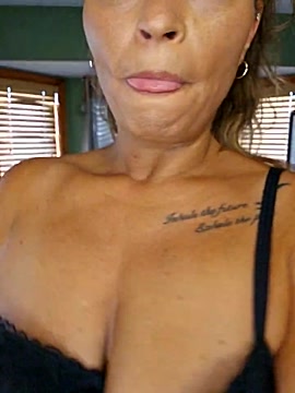 EroticnExotic2016 naked stripping on cam for live sex video chat