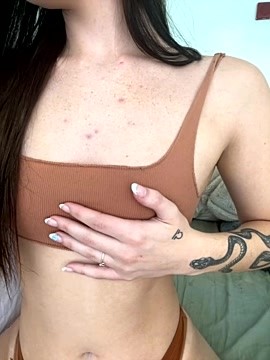 KarissaChantelle naked stripping on cam for live sex video chat